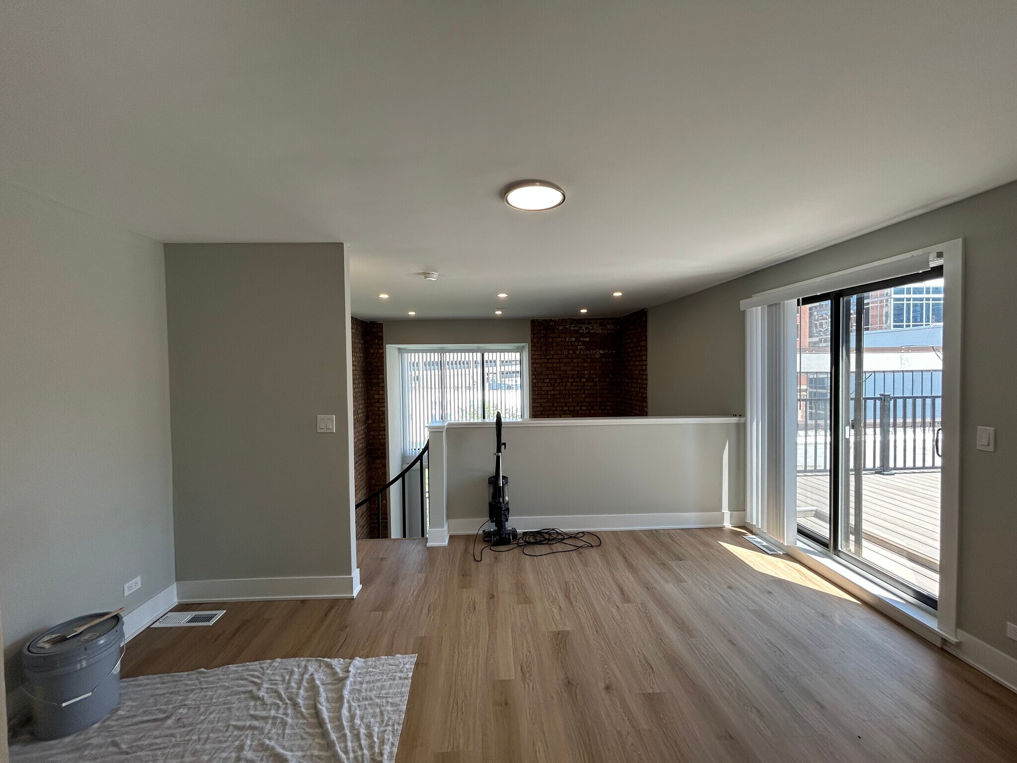 Building Photo - 1214 N La Salle Dr