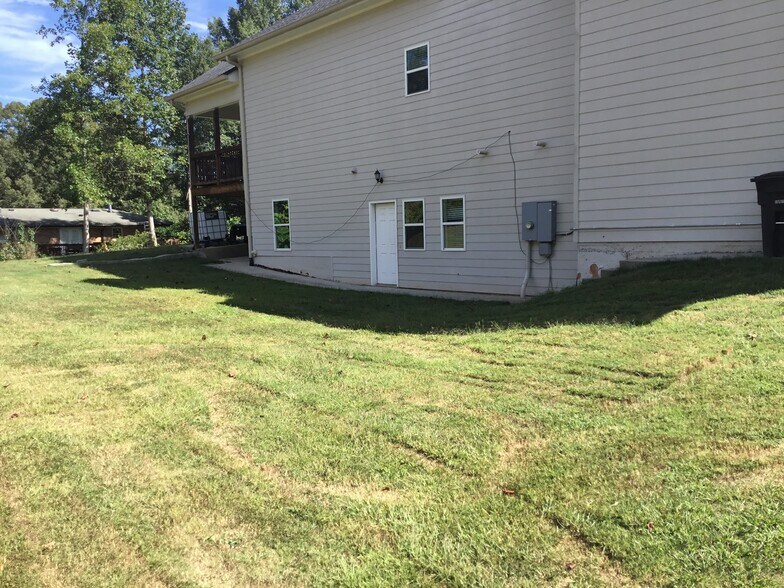 Building Photo - 3880 Tommy Dr