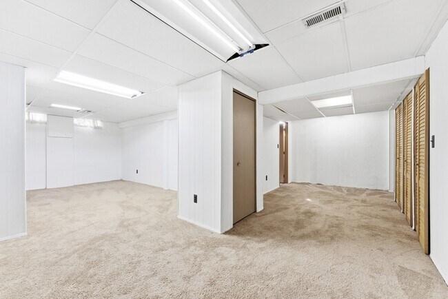 Building Photo - 25845 Buckminster Dr