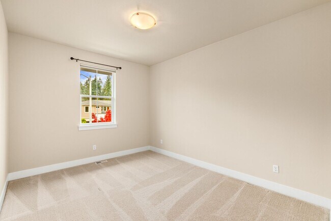 Building Photo - Gorgeous Tons of Upgrades 3 Bedroom Loft &...