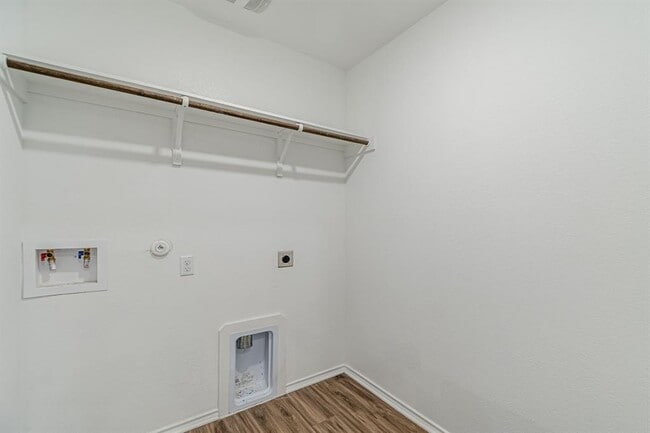 Building Photo - 341 Escondido Cir