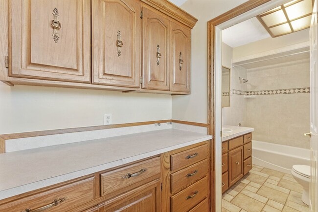 Building Photo - 4 BED 2.5 BATH HOME IN REXBURG