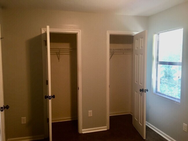 Building Photo - 2708 Blossom Dr