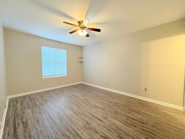 Building Photo - 3910 Gaffney Loop