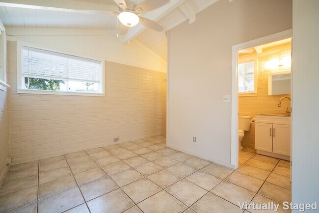 Building Photo - $2,200 /  Single Family Studio Home with 1...