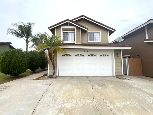 Building Photo - 3 bed, 2.5 bath located in Corona, CA!
