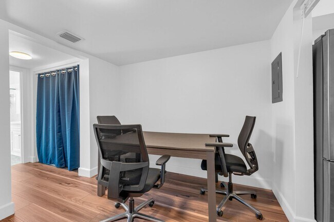 Building Photo - Lake Maitland Living | Mid-Century Charm