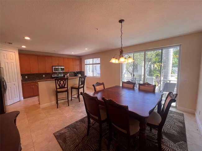 Building Photo - 3014 Waterside Cir