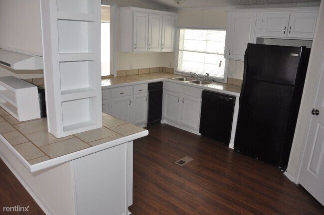 Building Photo - 3 br, 2 bath House - 14939 Angela Dr