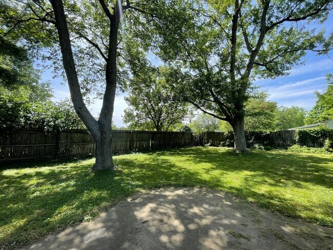 Building Photo - 3 Bedroom House