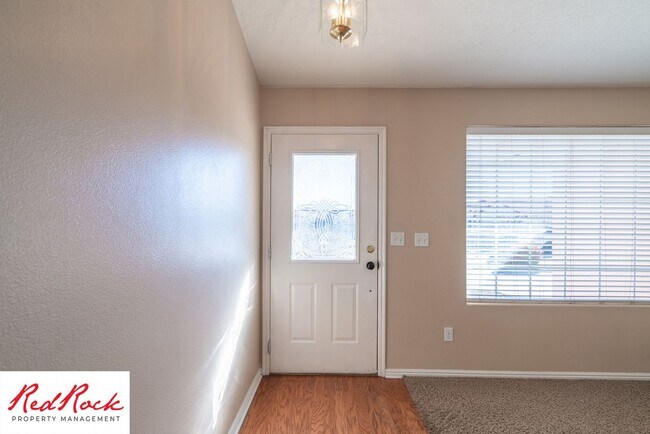 Building Photo - Pet Friendly - 4 Bed 2 Bath for rent in St. George