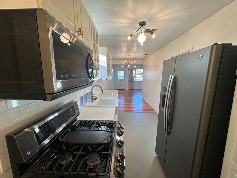 Building Photo - 3310 W Chandler Blvd