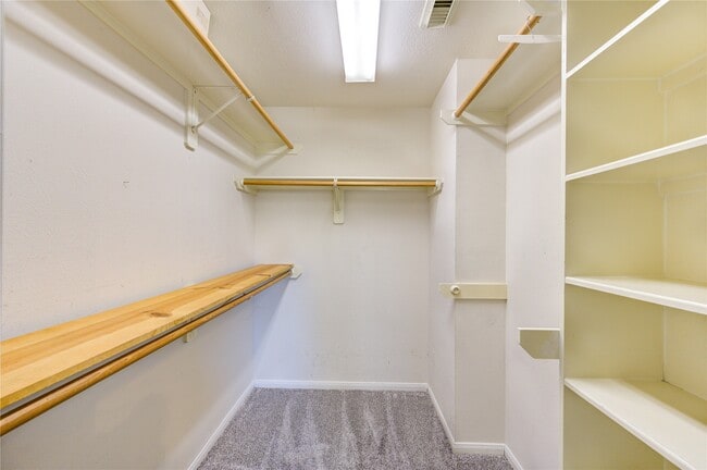 Building Photo - 9822 Memorial Crossing Dr