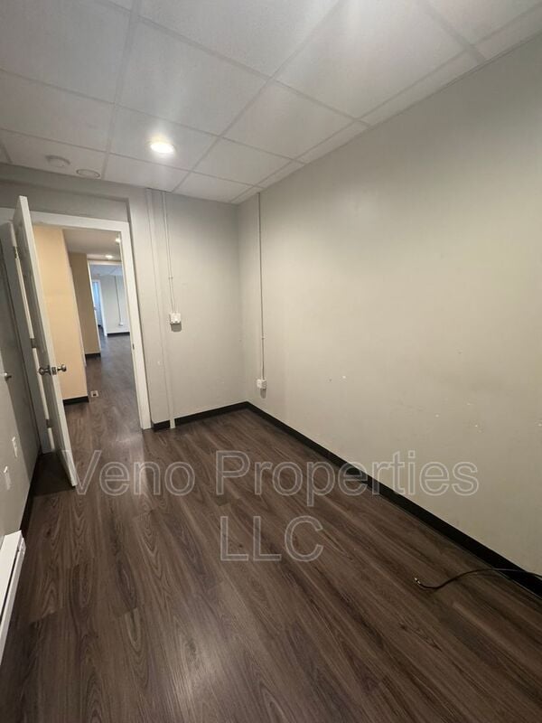 Building Photo - 221 Spring Ave