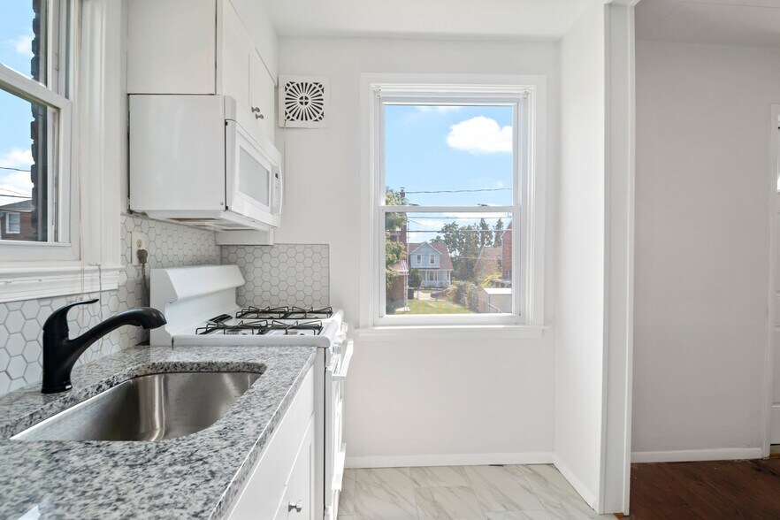 Building Photo - 3920 Wilke Ave