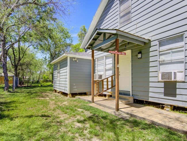 Building Photo - 313 N Beauregard St
