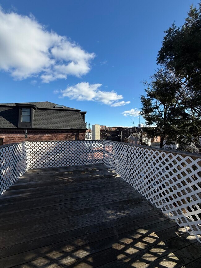 Building Photo - 39 Beacon St