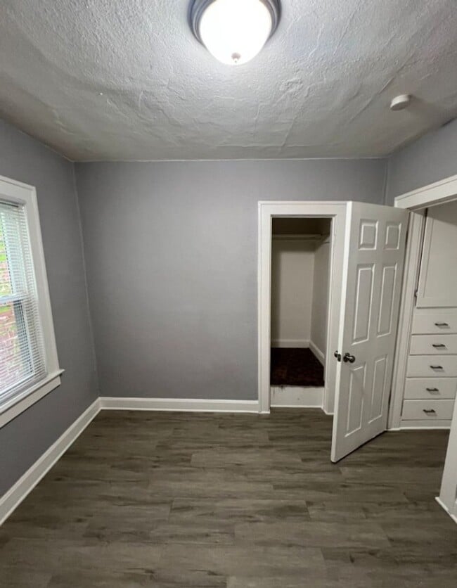 Building Photo - Cozy 2-Bedroom Duplex Minutes from Independence Square