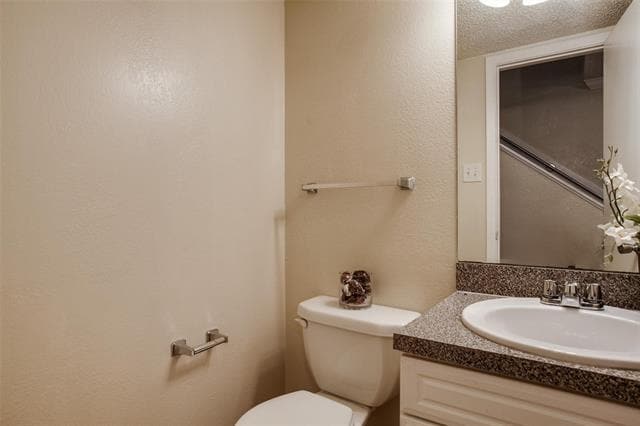 Building Photo - 5320 Columbia Ave