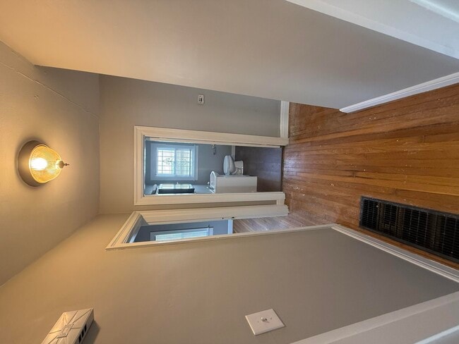 Building Photo - 1107 Highland Park Dr