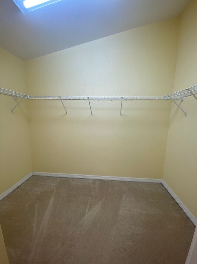 Building Photo - 487 Winwood Ct