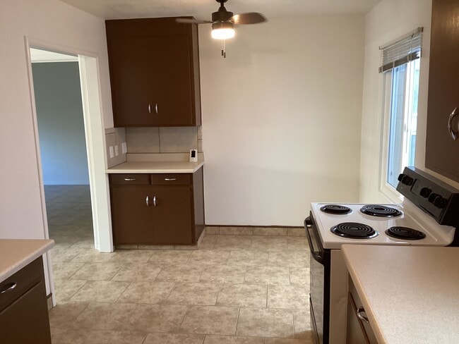 Building Photo - Very Nice One Bedroom Home Now Available In Gustine