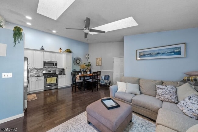 Building Photo - 9 Ruby Ct