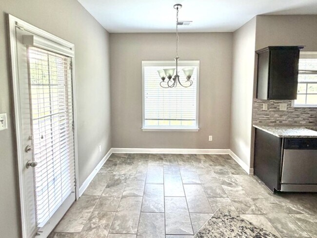 Building Photo - CourtlyCircleNorth8564