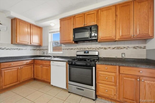 Building Photo - 1198 E Hudson Ave