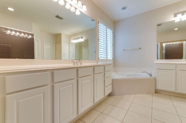 Building Photo - Spacious 5-Bedroom Home in Brazos Landing!