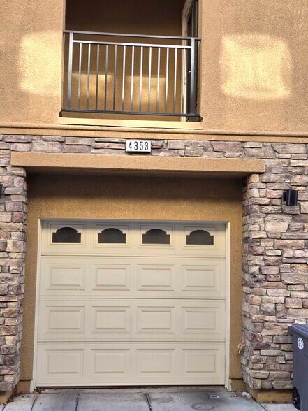 Building Photo - 4353 Fitzwilliam St