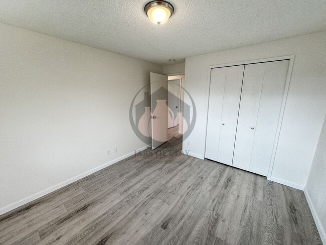 Building Photo - Beautifully Renovated Home -
