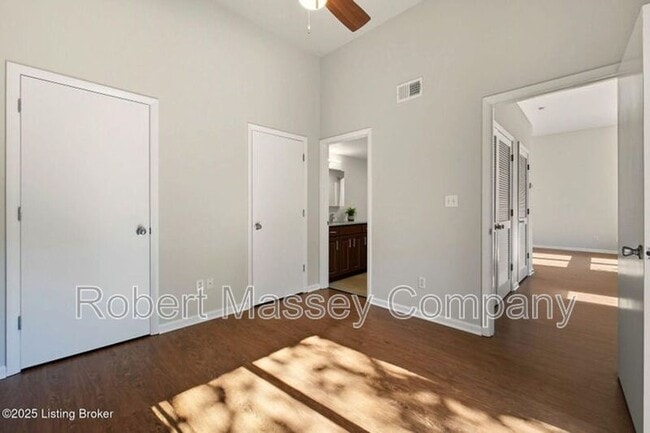 Building Photo - 2745 Grinstead Dr