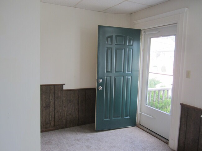 Building Photo - 108 S Main St