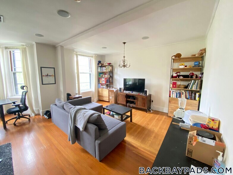 Building Photo - 238 Marlborough St