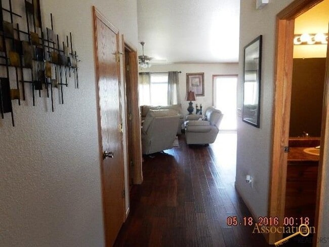 Building Photo - SPACIOUS | 3 BEDROOM | TOWNHOME | LOCATED ...
