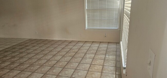 Building Photo - Quaint 2 story Townhome for rent