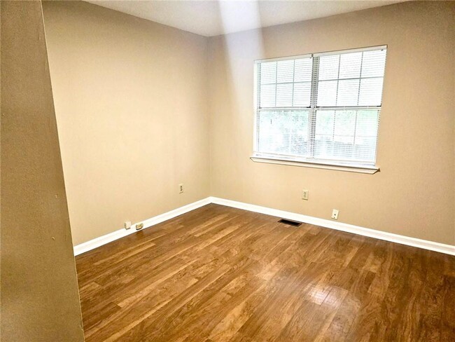 Building Photo - 8040 Creekstone Way