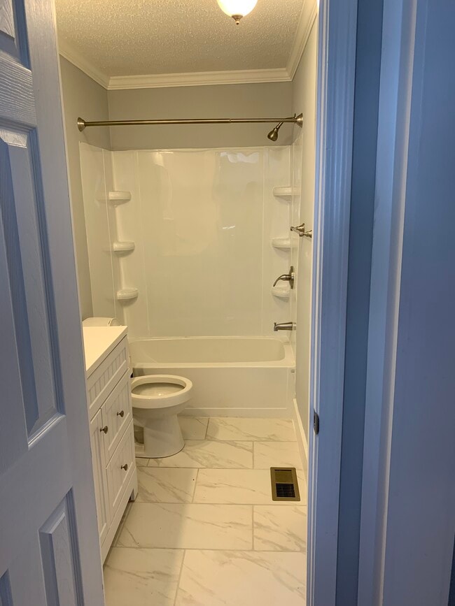 Building Photo - 421 Woodlawn Ave