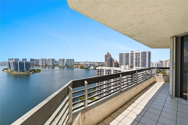 Building Photo - 19101 NE 36th Pl