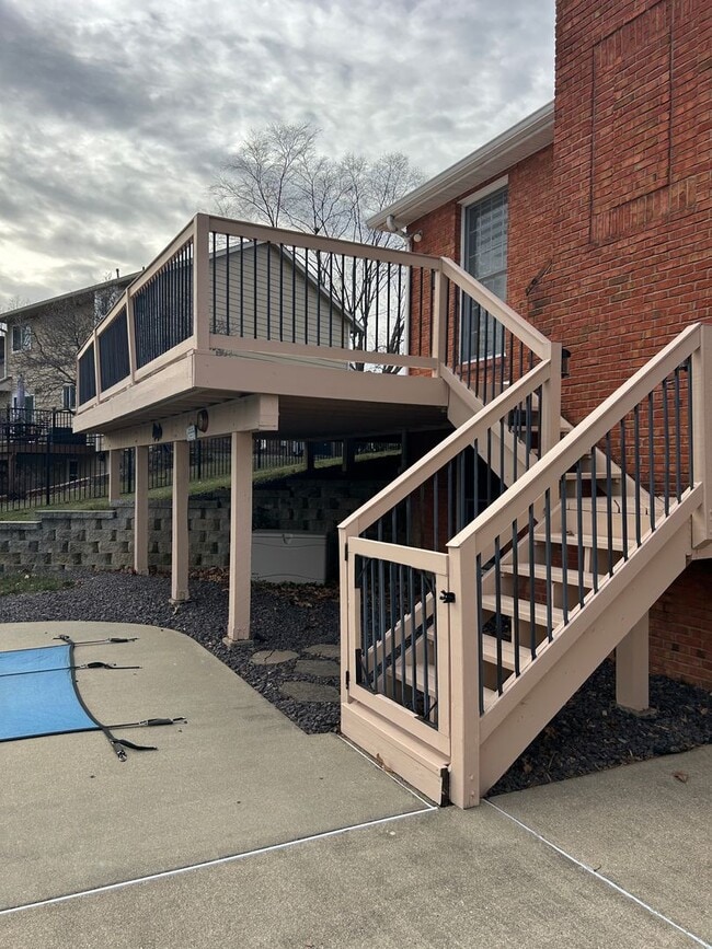 Building Photo - Beautiful Lake Home