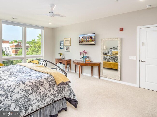 Building Photo - 3989 Norton Pl