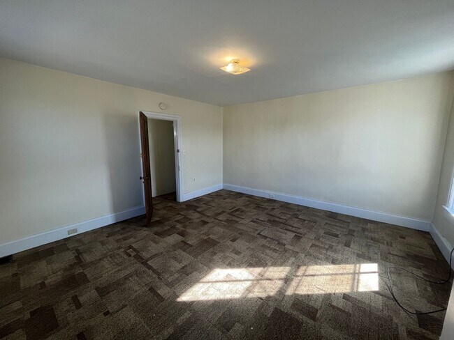 Building Photo - 436 N 2nd St