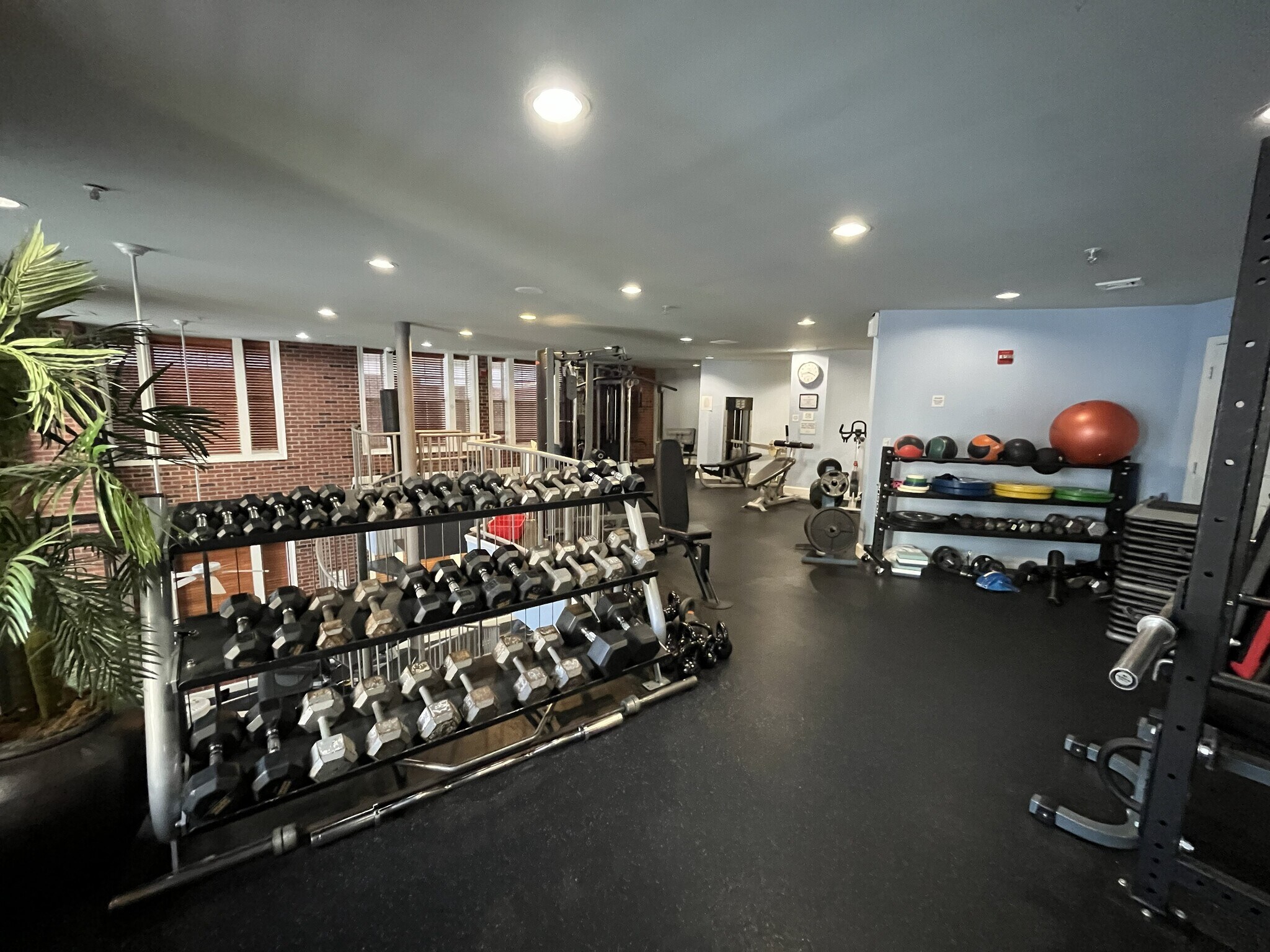 Building Photo - 27 Booth St