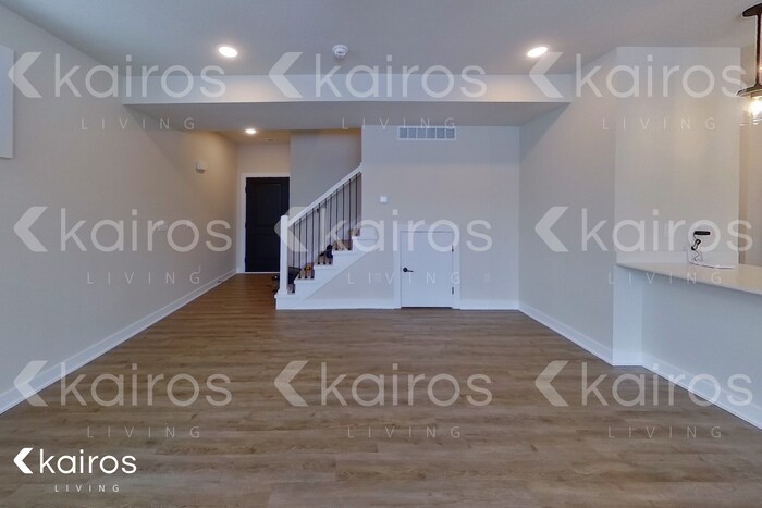 Building Photo - 6933 Holly Ct