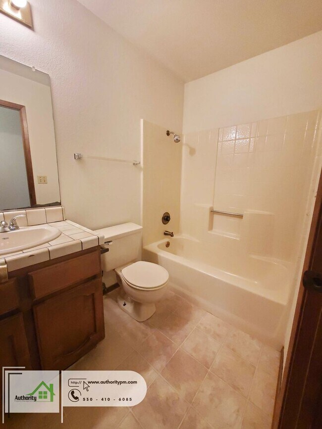 Building Photo - 3996 Morningsun Dr