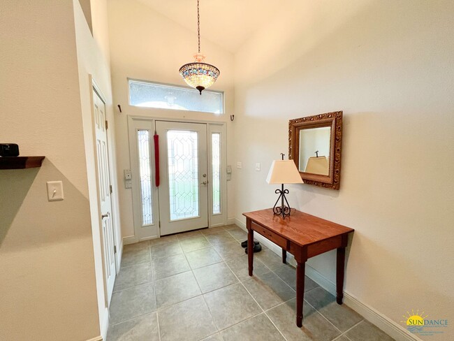 Building Photo - Custom home in the heart of Fort Walton Be...