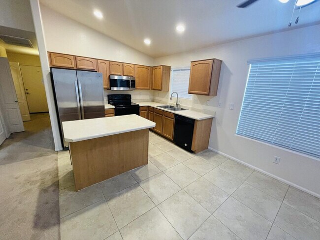 Building Photo - 39974 W Thornberry Ln