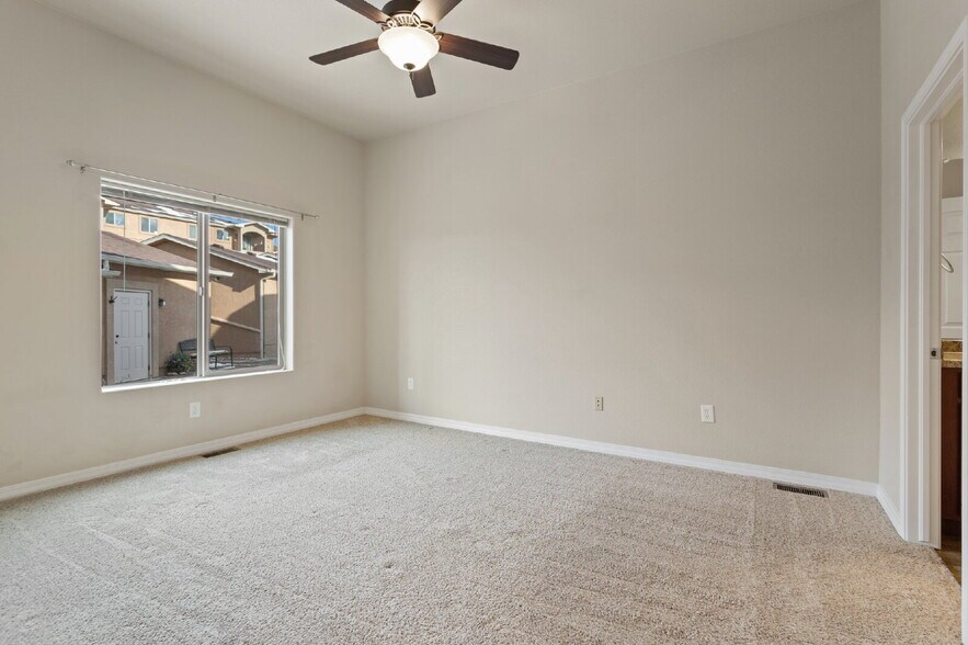 Building Photo - Westside 2-Bed Condo with Mountain Views a...