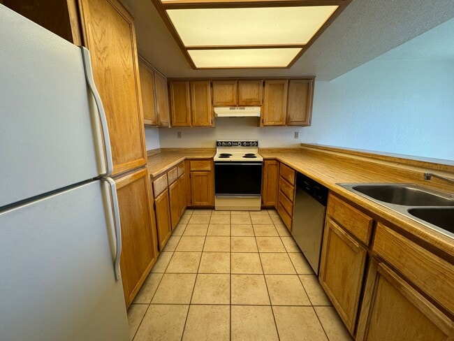 Building Photo - 2BR Condo w/Marina and Dock-Gated Waterfront Complex